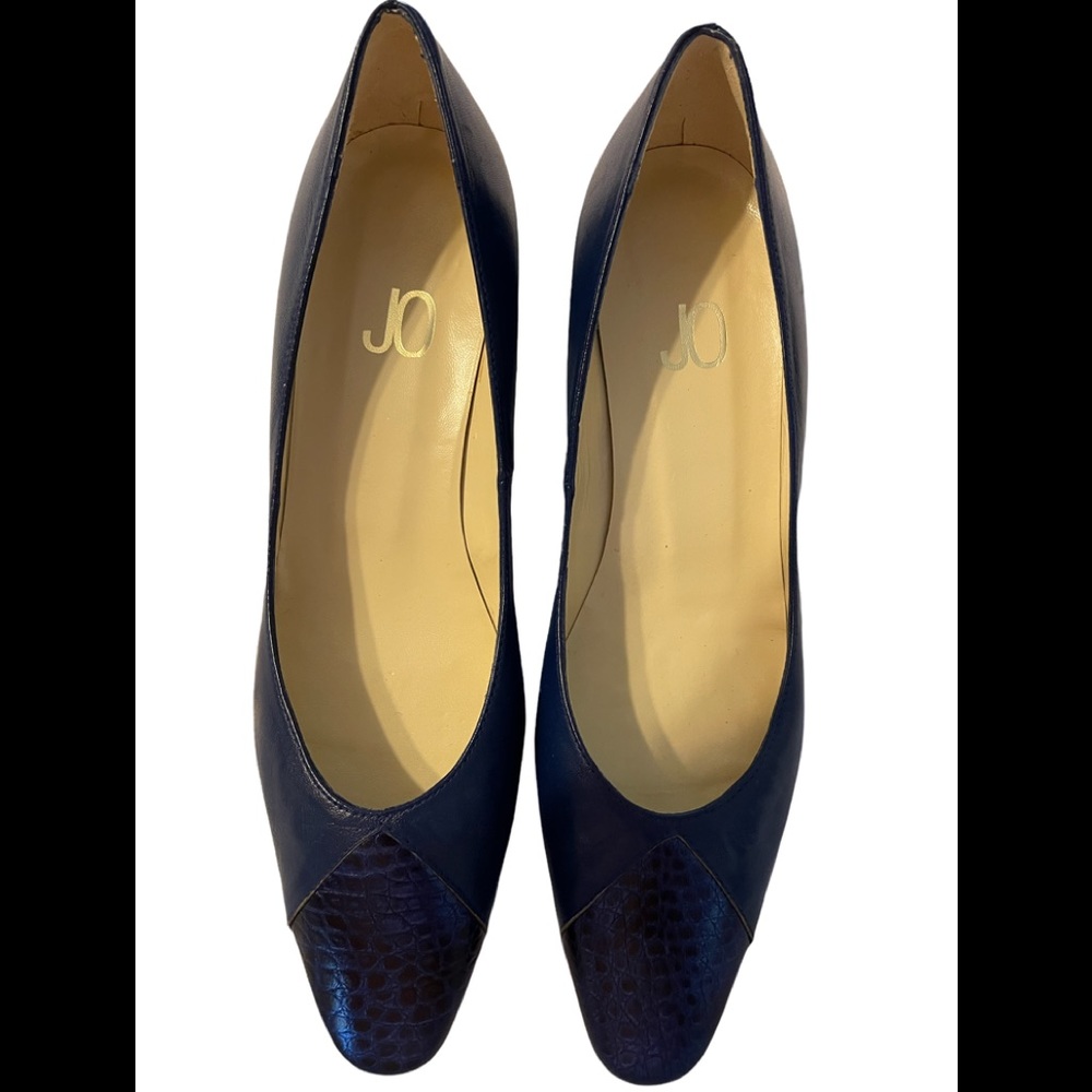 WOMEN’S DARK BLUE JO HEELS WITH SIMULATED CROCODILE TOES, SIZE 8 1/2 W